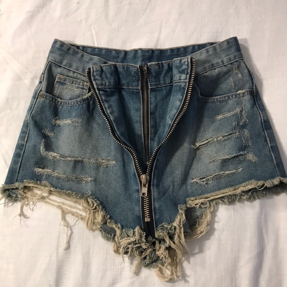 Unif Double Zipper Distressed Shorts Size 27 - image 4